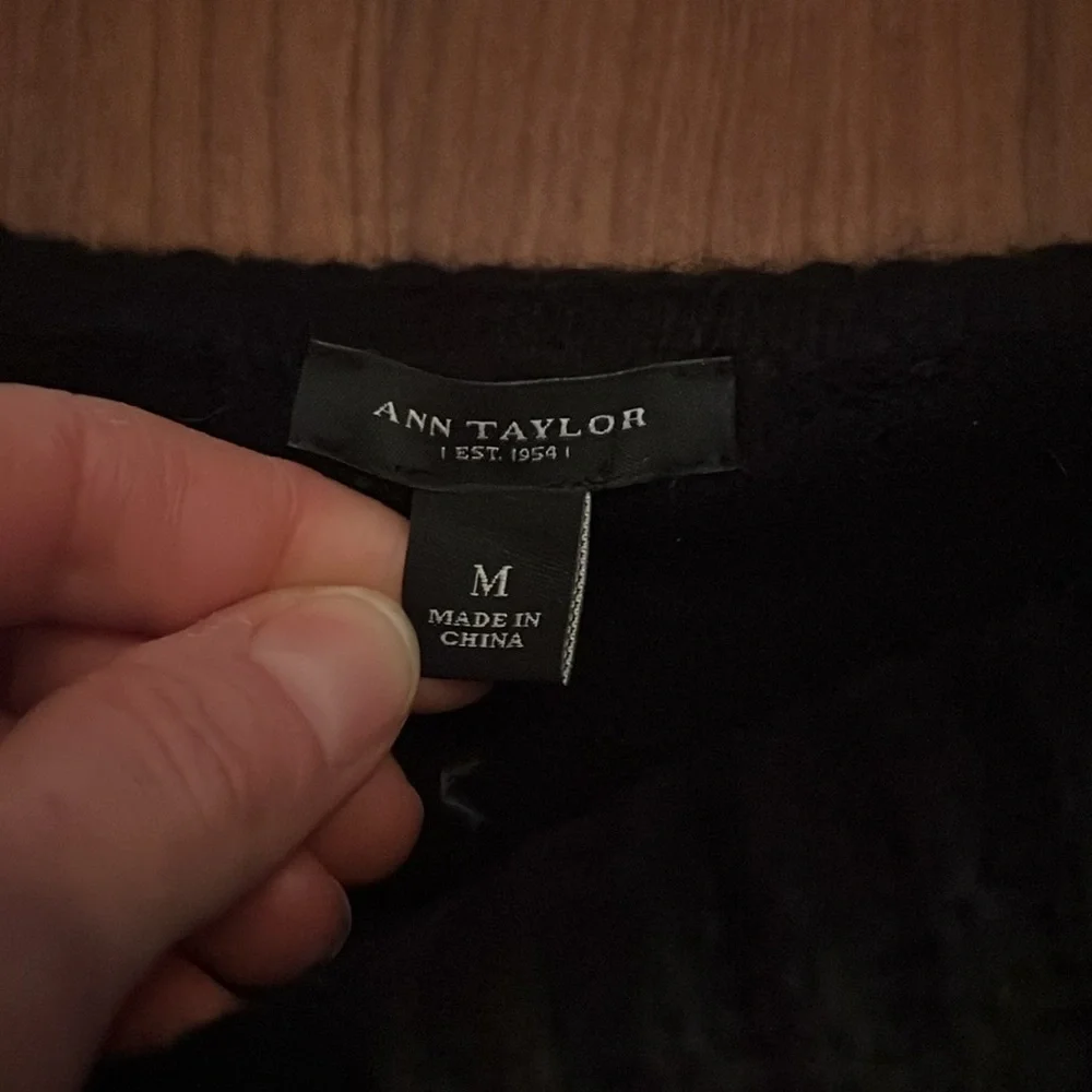 Ann Taylor off the shoulder sweater - Picture 2 of 3